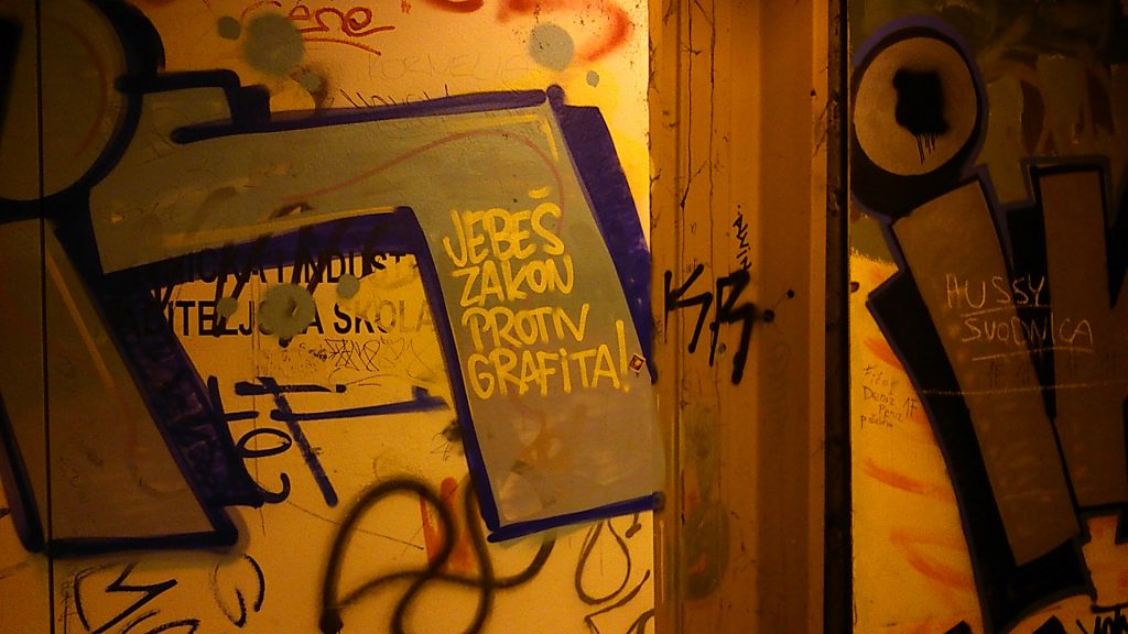 Unterführung Utrina: "Fickst das Gesetz gegen Grafitti"